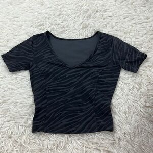 Lululemon Nulu Cropped Slim Yoga Short Sleeve Le Tigre Camo Deep Coal